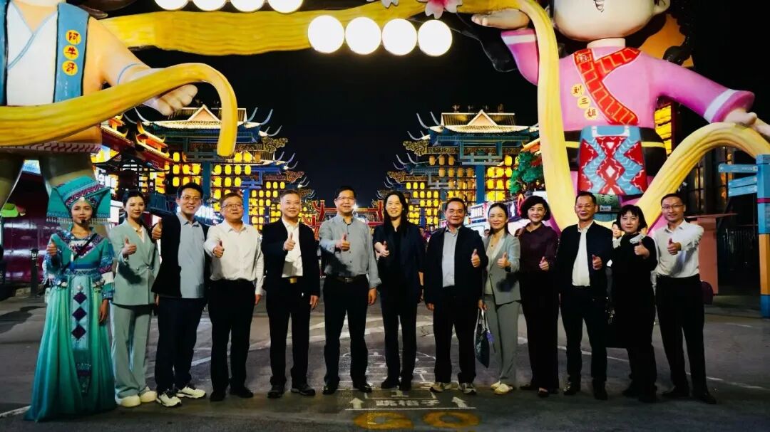 广西规划馆派员助力28国驻华使节参访“南宁之夜”，英文讲解展现壮乡风采