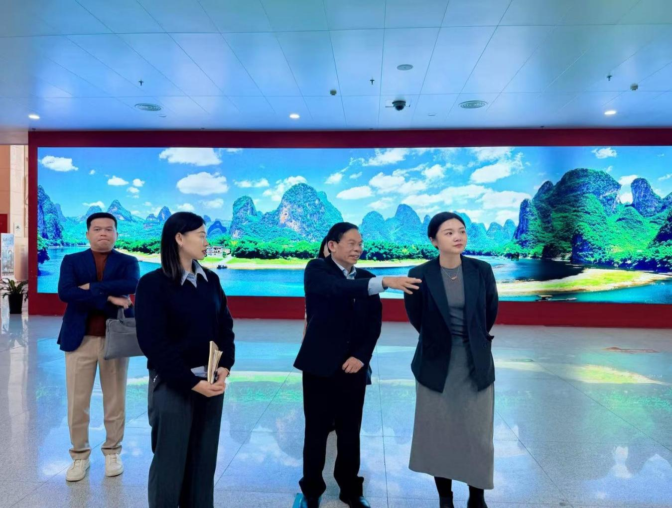 曹光哲莅临广西规划馆指导展厅升级工作